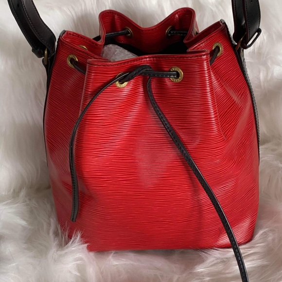 Authentic LOUIS VUITTON NOE RED EPI LEATHER HANDBAG - Picture 3 of 13